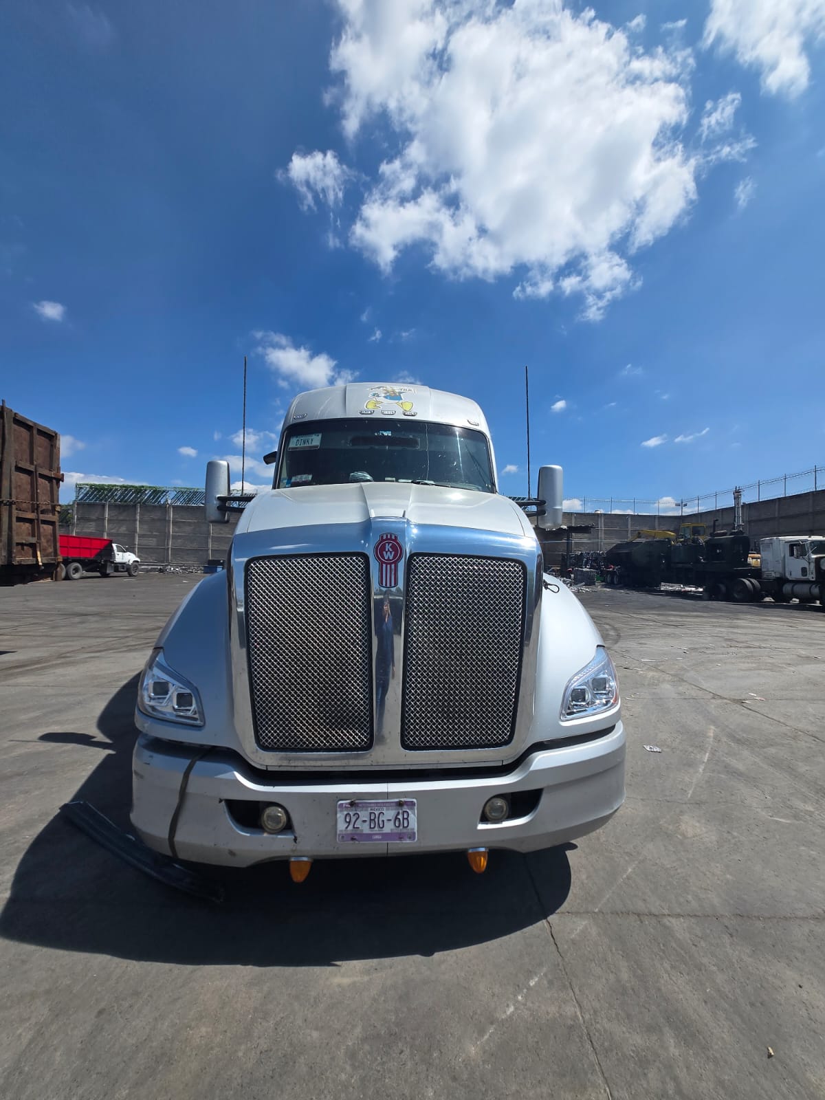Kenworth truck — SIDELL logistics fleet